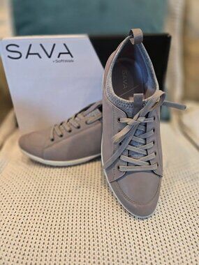SAVA by SoftWalk Haven Taupe Leather Sneaker Size 10.5